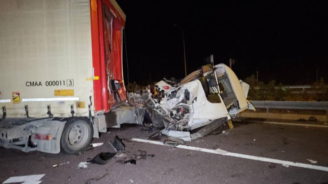 Yol tamamen kapandı! Çok sayıda ölü ve yaralı var 6